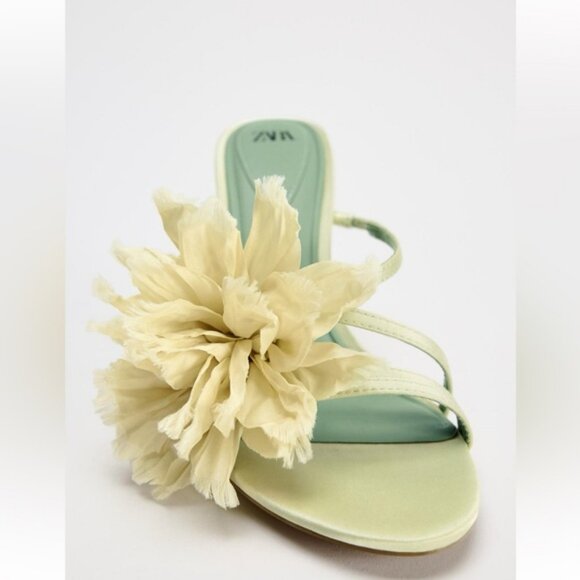 ZARA HEELED SANDALS WITH MAXI FLOWER - Picture 1 of 7